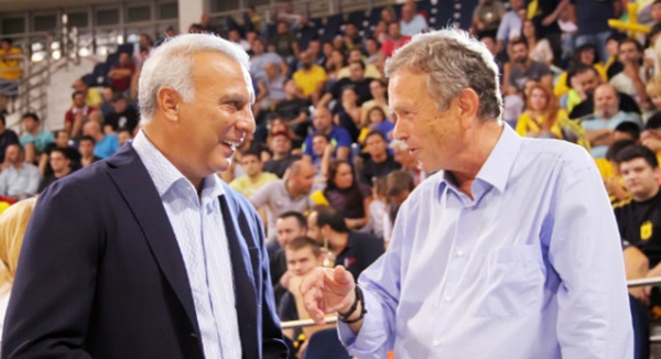 &Eta; &pi;&alpha;&rho;&omicron;&upsilon;&sigma;ί&alpha; &tau;&omicron;&upsilon; &Gamma;.&Iota;&omega;&alpha;&nu;&nu;ί&delta;&eta; &sigma;&tau;&omicron; &Pi;&alpha;&lambda;έ, &omicron; &Alpha;&Sigma;, &eta; &Pi;&Alpha;&Epsilon;, &eta; &Kappa;&Alpha;&Epsilon; &kappa;&alpha;&iota; &omicron; &mu;έ&gamma;&alpha;&sigmaf; &chi;&omicron;&rho;&eta;&gamma;ό&sigmaf;