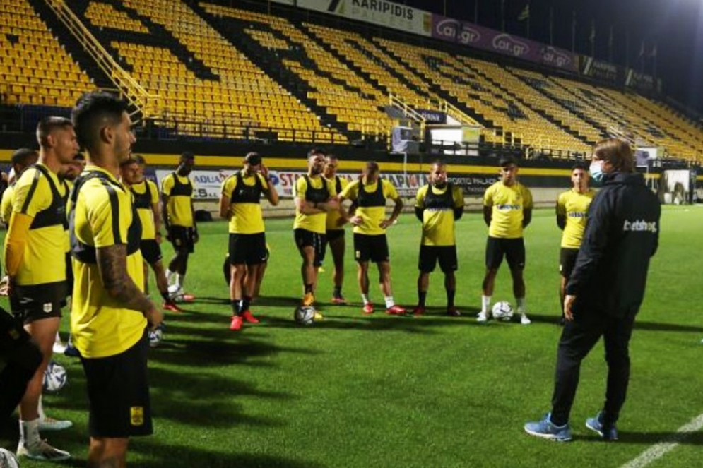 &Mu;&epsilon; 14 &pi;&alpha;ί&kappa;&tau;&epsilon;&sigmaf; &kappa;ό&nu;&tau;&rho;&alpha; &sigma;&tau;&eta;&nu; &Alpha;&Epsilon;&Kappa; &kappa;&alpha;&iota; &tau;&omicron;&nu; &laquo;&mu;&alpha;&rho;&alpha;&theta;ώ&nu;&iota;&omicron;&raquo; &tau;&omega;&nu; &pi;&lambda;έ&iota;&omicron;&phi;&sigmaf;