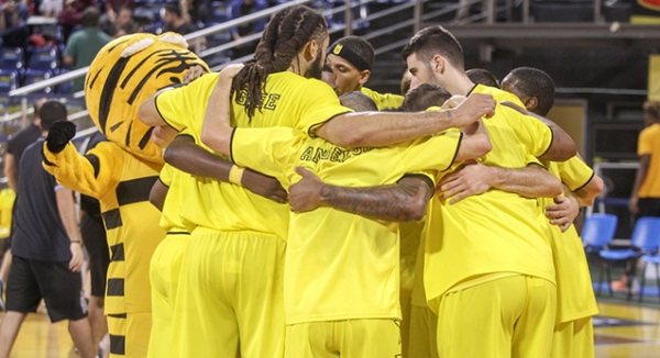 &Sigma;&tau;&eta;&nu; &Omicron;&upsilon;&kappa;&rho;&alpha;&nu;ί&alpha; &alpha;&nu;&alpha;&zeta;&eta;&tau;ώ&nu;&tau;&alpha;&sigmaf; &tau;&omicron;&nu; &kappa;&alpha;&lambda;ό &tau;&omicron;&upsilon; &epsilon;&alpha;&upsilon;&tau;ό