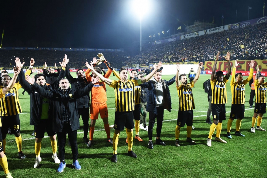 Ό&rho;&theta;&iota;&omicron;&sigmaf;, &Mu;&Alpha;&Chi;&Eta;&Tau;&Eta;&Sigma; &sigma;&epsilon; &mu;&iota;&alpha; &pi;&epsilon;&rho;ί&epsilon;&rho;&gamma;&eta; &chi;&rho;&omicron;&nu;&iota;ά